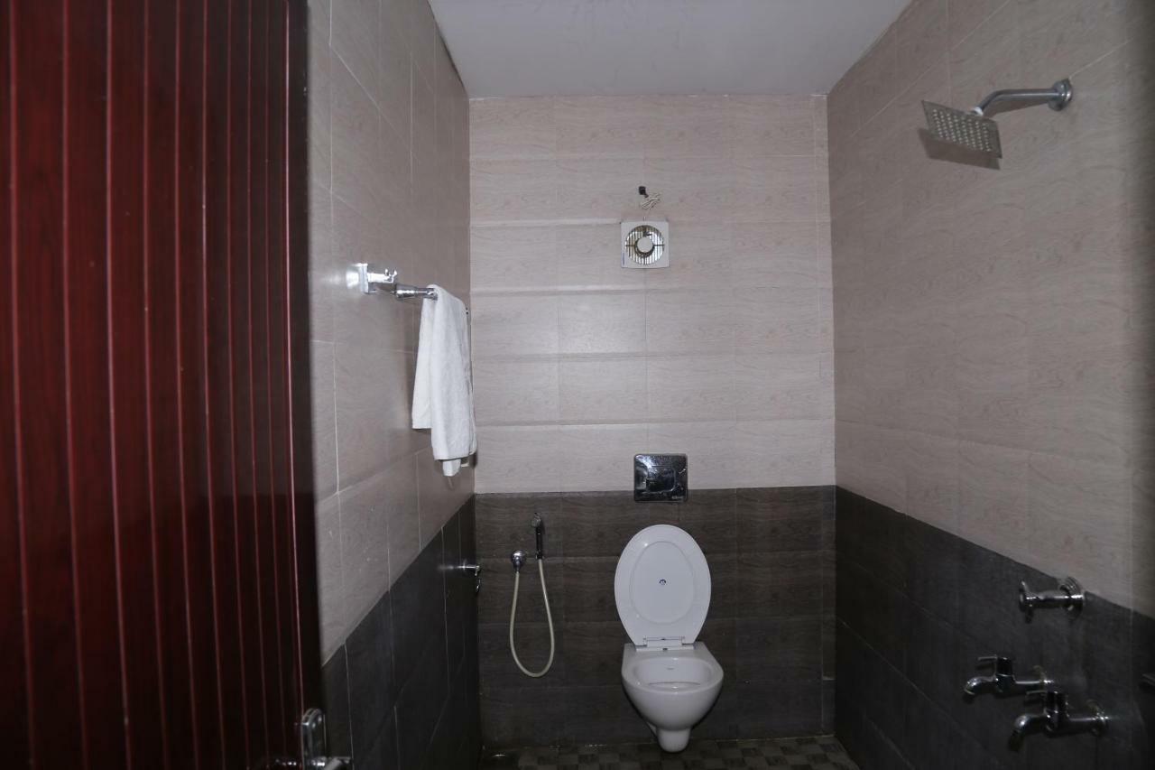 Kodavath Regency Alwaye Εξωτερικό φωτογραφία